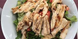 Izgara Tavuklu Salata ( Tavuk Izgara, Domates, Salatalık, Mevsim Yeşillikleri, Mısır)