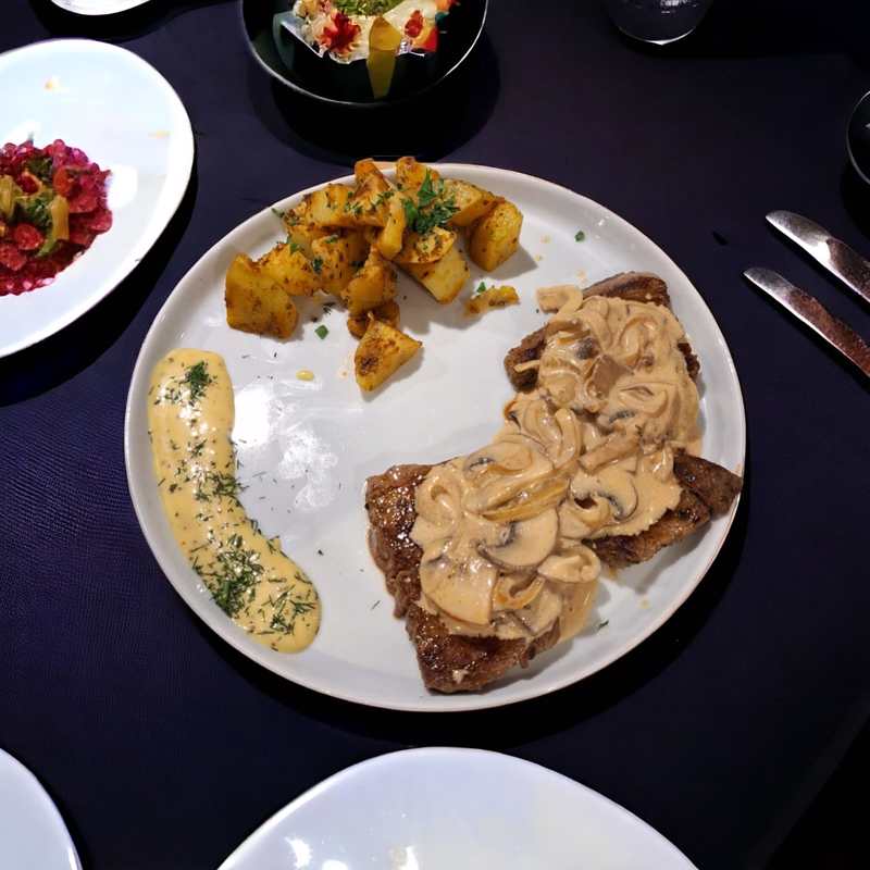 Tenderloin Plate with Caramelized Mushroom Sauce