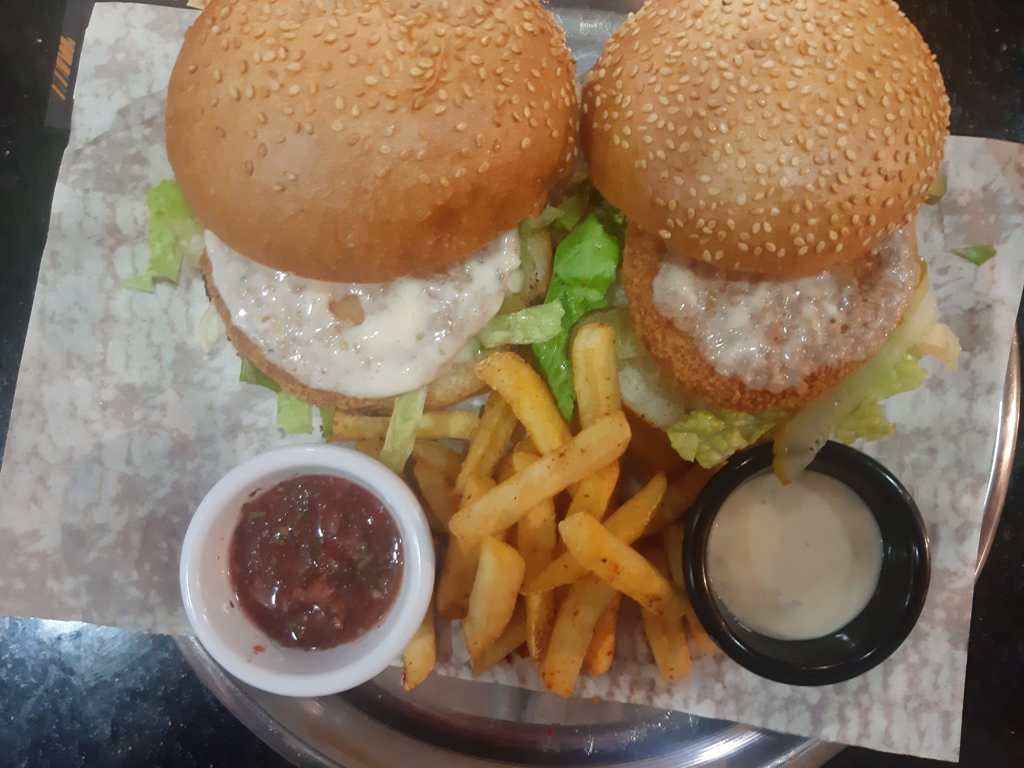 Twins Chicken Crisby Burger