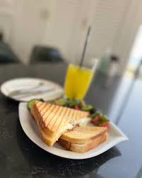 Ekşi Mayalı Ekmeğe Kaşarlı Tost