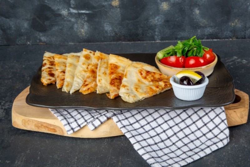 SUCUK KAŞARLI GÖZLEME